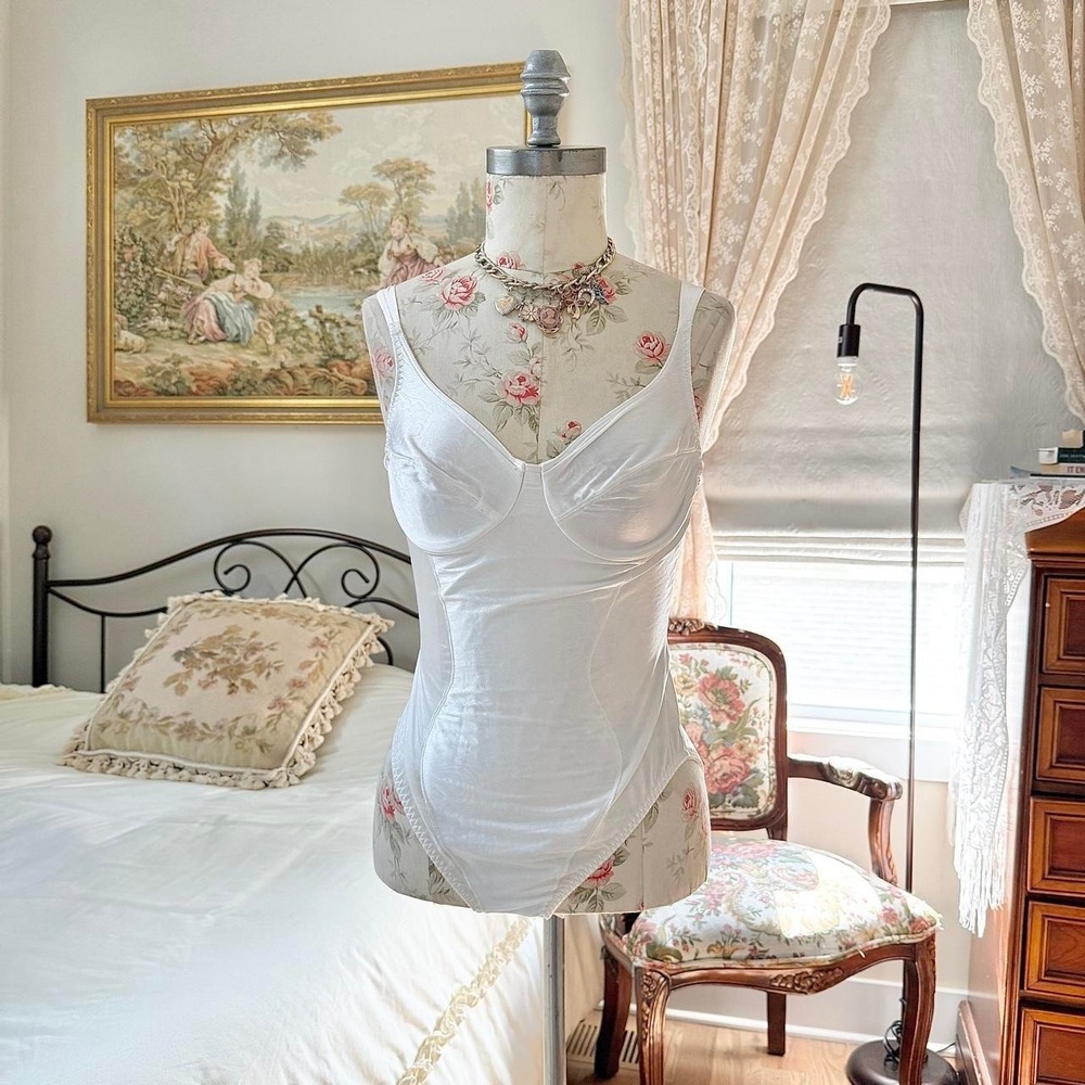 White Satin Bodysuit  Vintage Vanity Fair 36B white satin bodysuit small